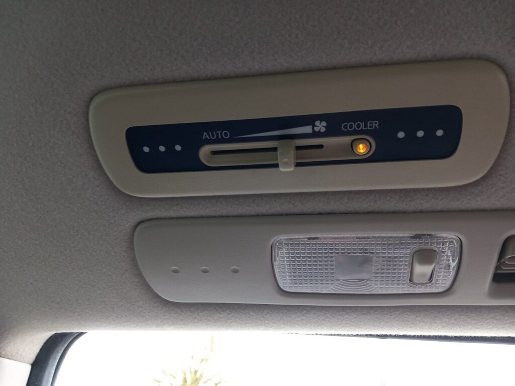 Nissan Serena 2.0 White #3