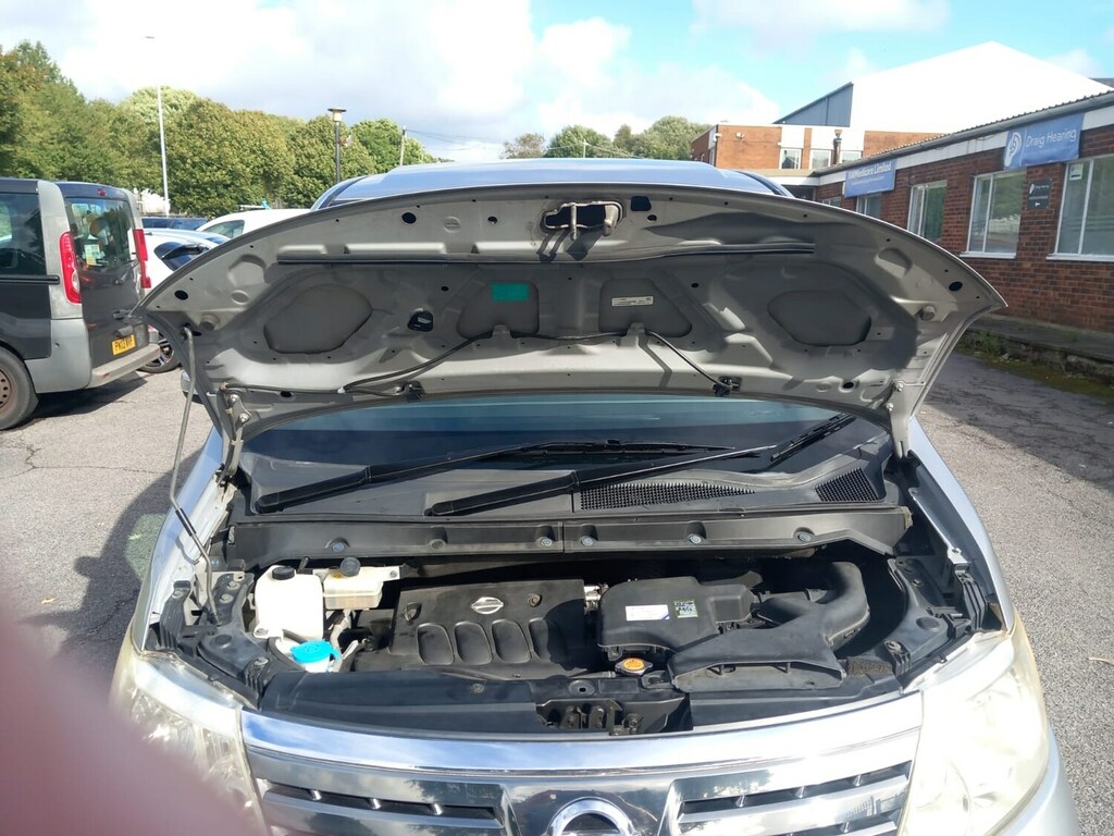 Nissan Serena 2.0 Silver #5
