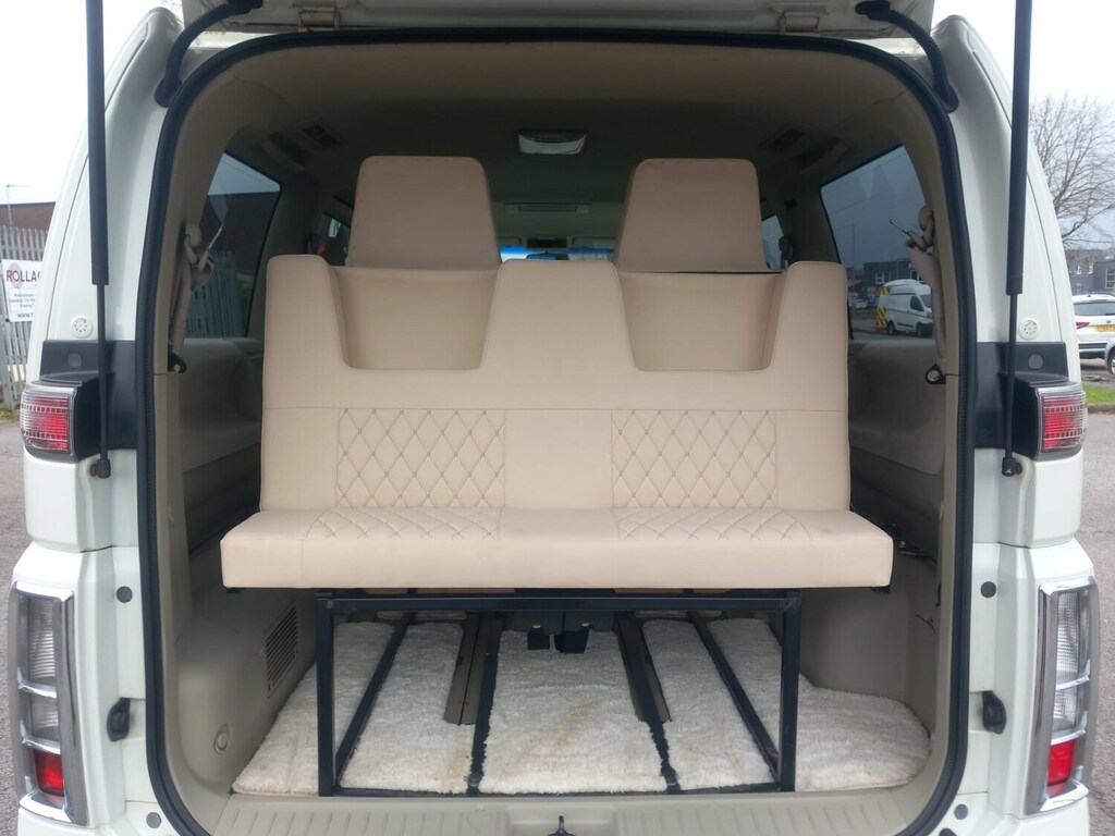 Nissan Elgrand 3.5 4X4 With Rock And Roll Bed CT52CCU White #3