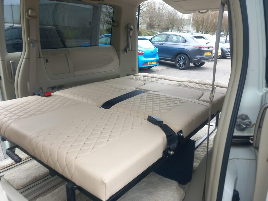 Nissan Elgrand 3.5 4X4 With Rock And Roll Bed CT52CCU White #4
