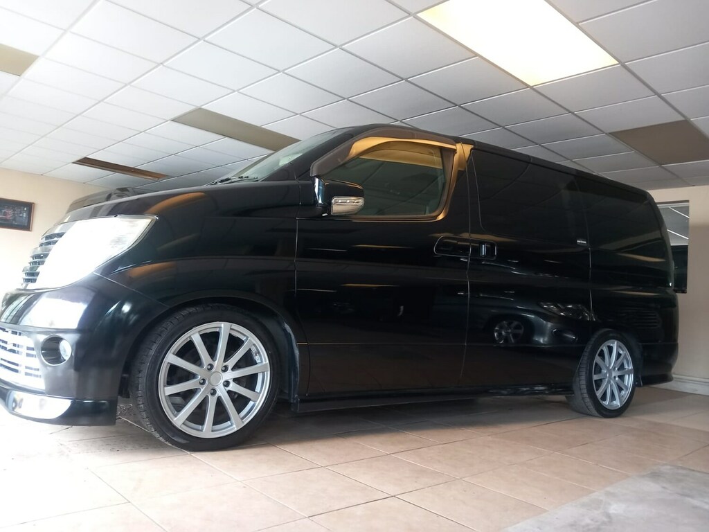 Nissan Elgrand 3.5 4X4 Only 29000 Miles Four Wheel Drive Opt Black #2