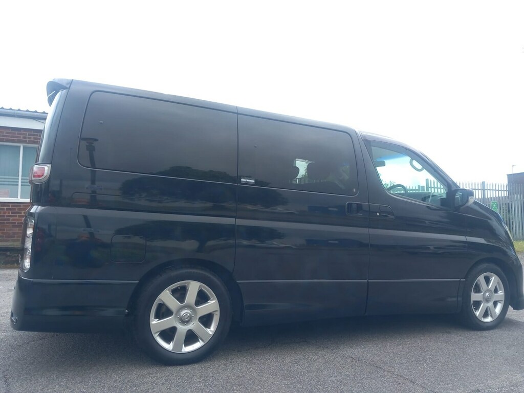 Nissan Elgrand E51 Auto White #17