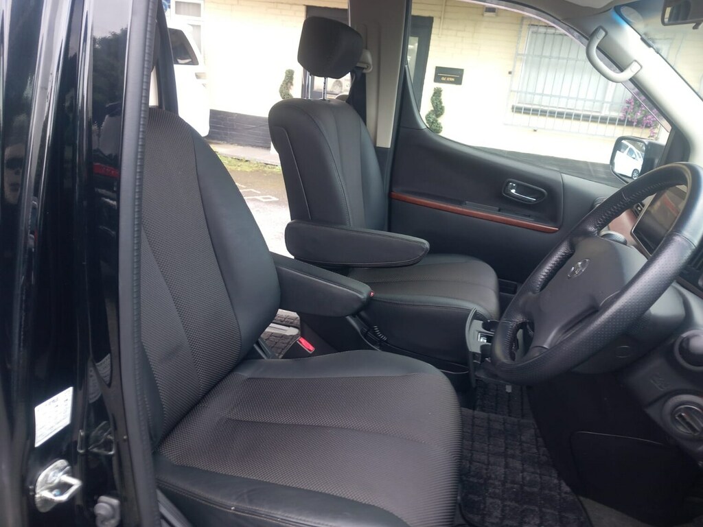 Nissan Elgrand E51 Auto White #13