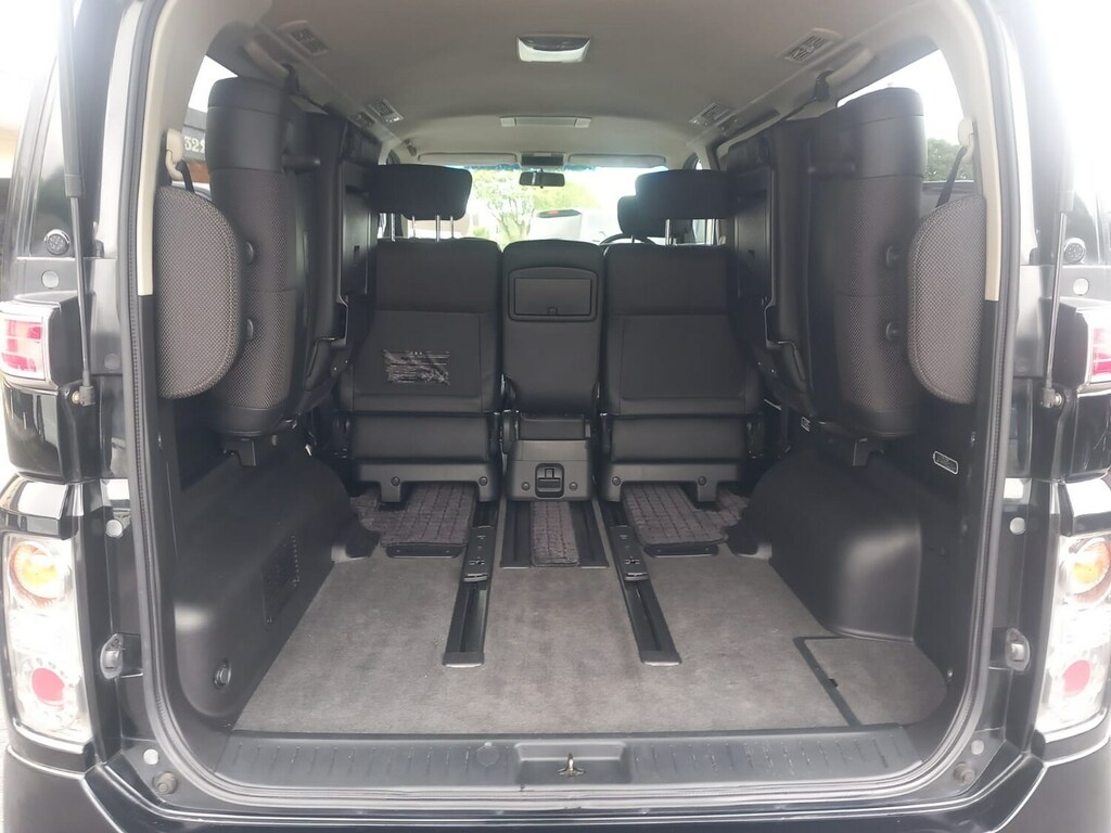 Nissan Elgrand E51 Auto White #18
