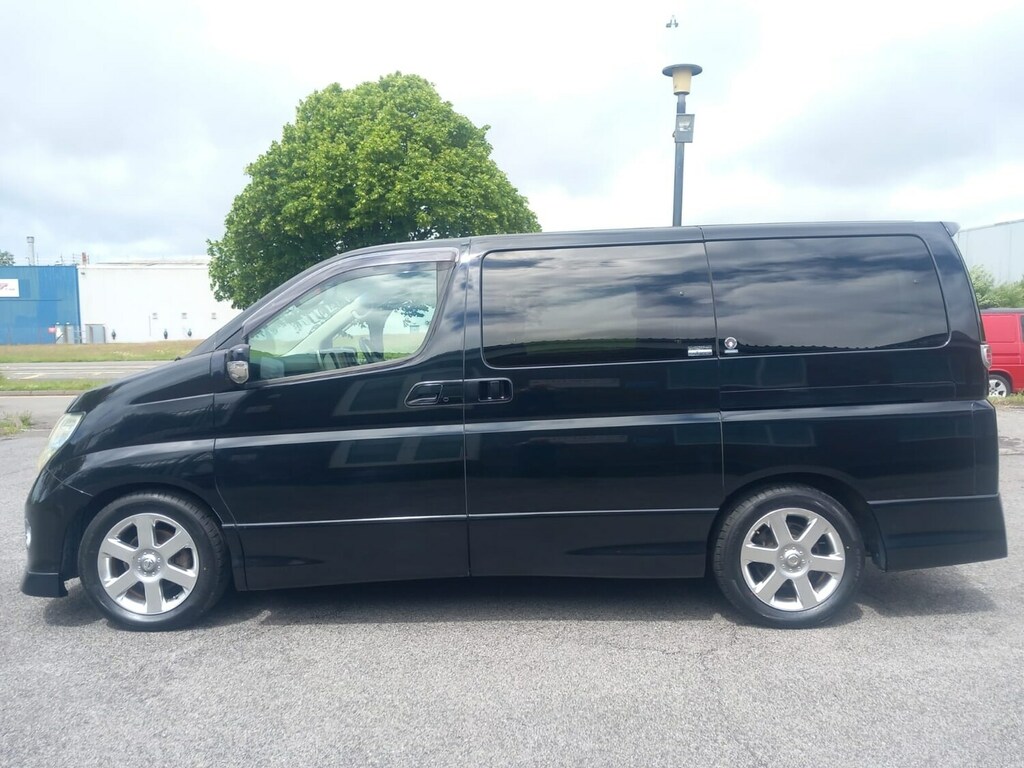 Nissan Elgrand E51 Auto White #27