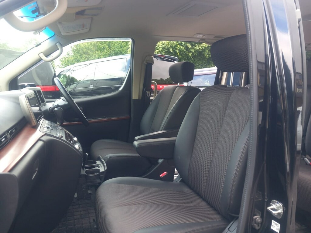 Nissan Elgrand E51 Auto White #11