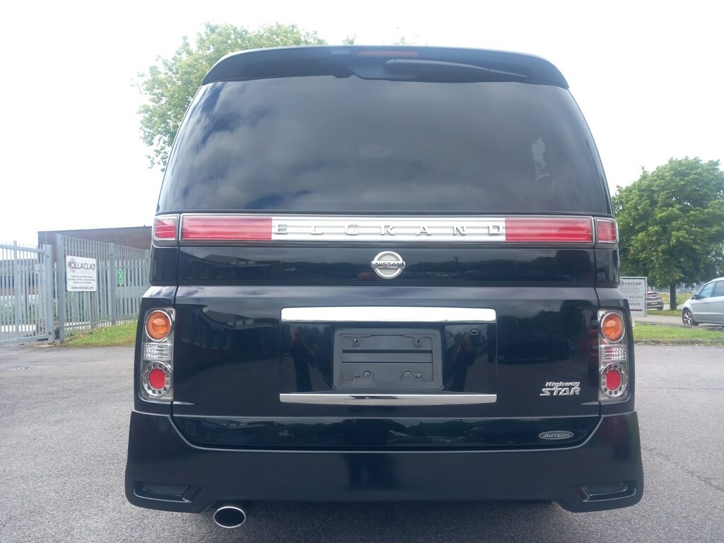 Nissan Elgrand E51 Auto White #29