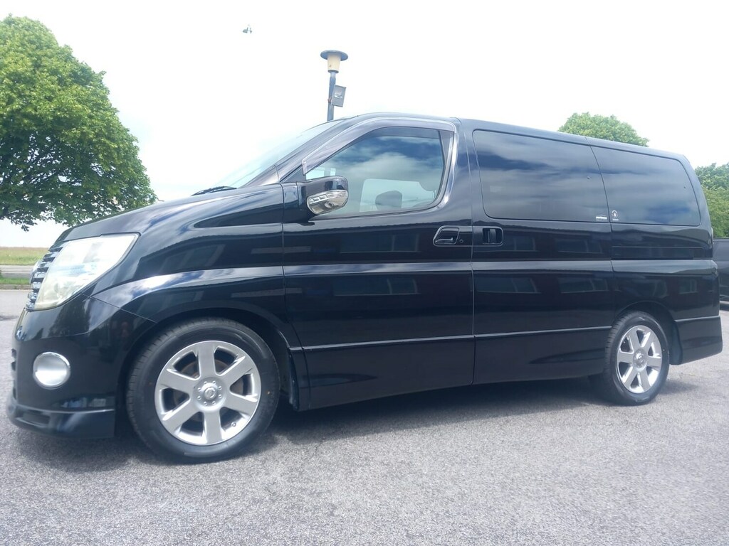 Nissan Elgrand E51 Auto White #30