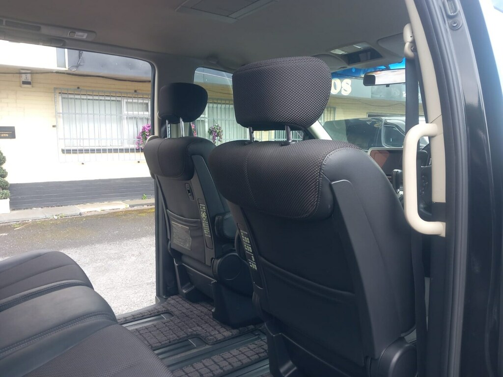 Nissan Elgrand E51 Auto White #14