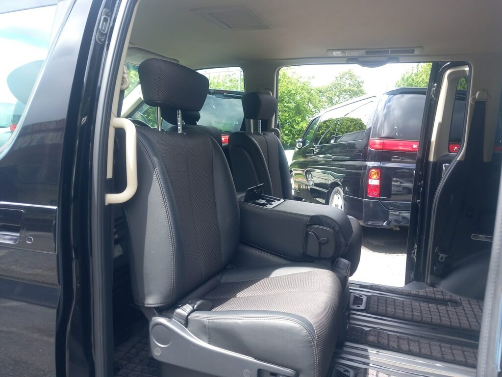Nissan Elgrand E51 Auto White #9