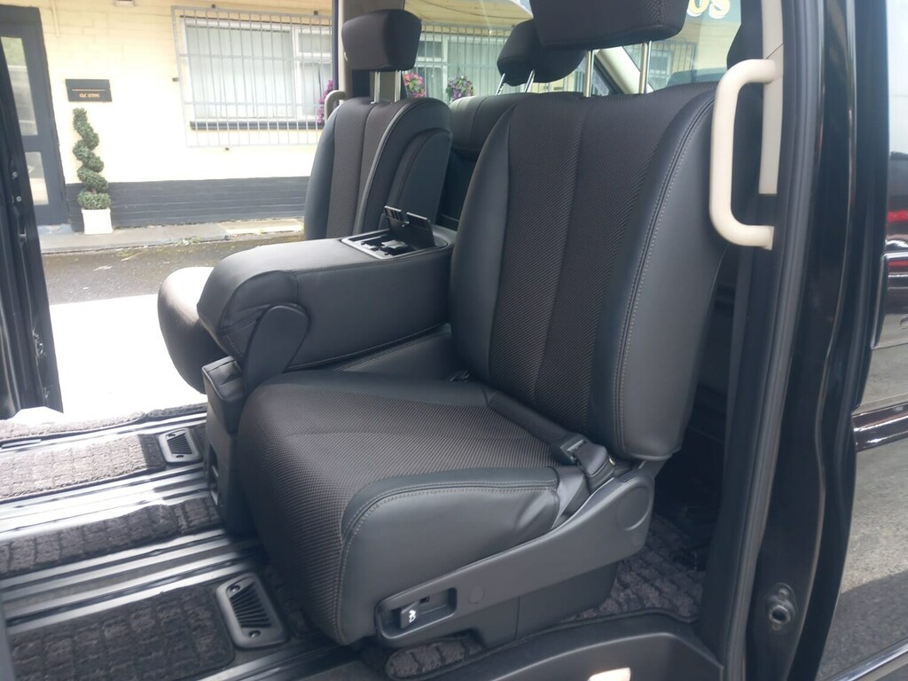 Nissan Elgrand E51 Auto White #7