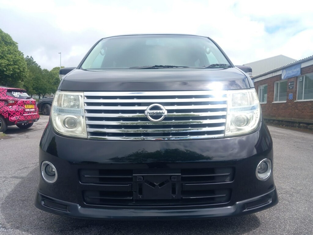 Nissan Elgrand E51 Auto White #25