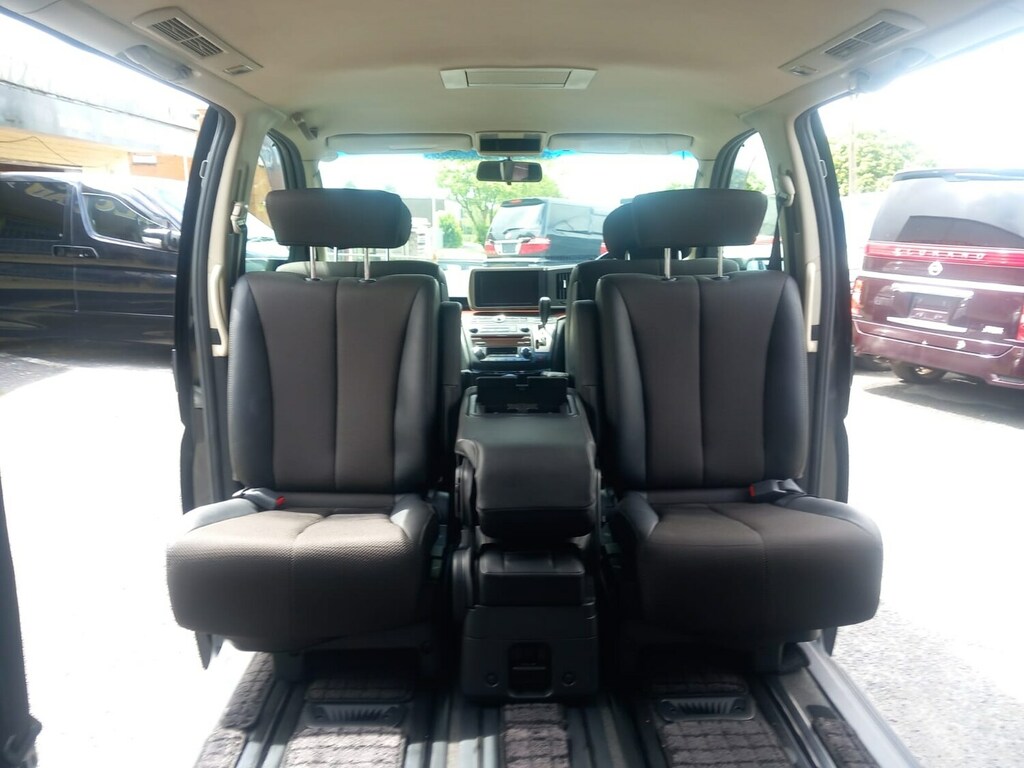 Nissan Elgrand E51 Auto White #8