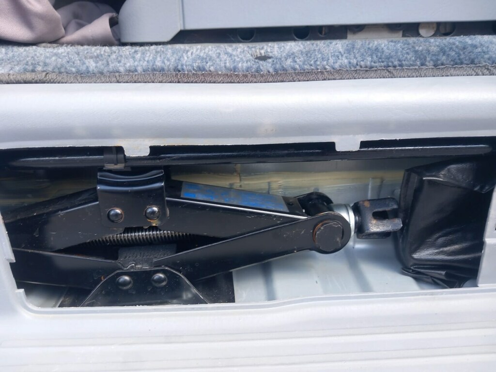 Mazda Bongo 2.5 Black #16