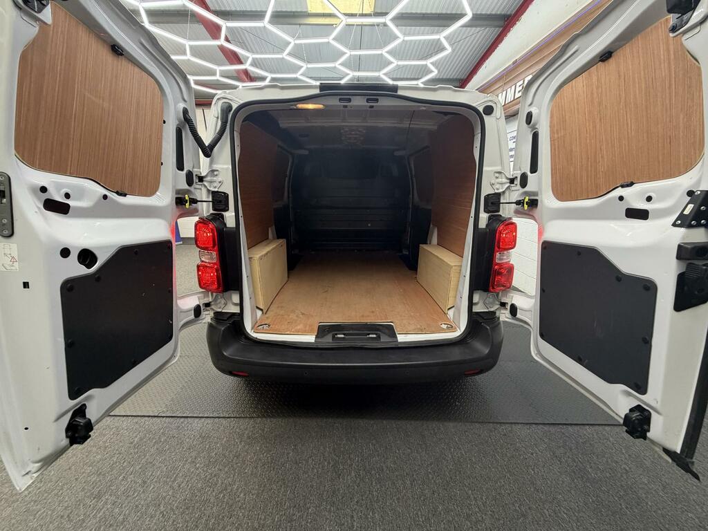 Vauxhall Vivaro Dynamic White #5