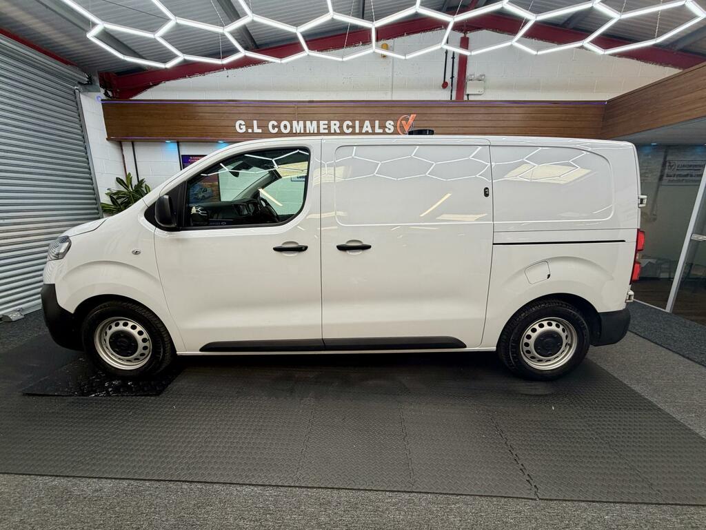 Vauxhall Vivaro Dynamic White
