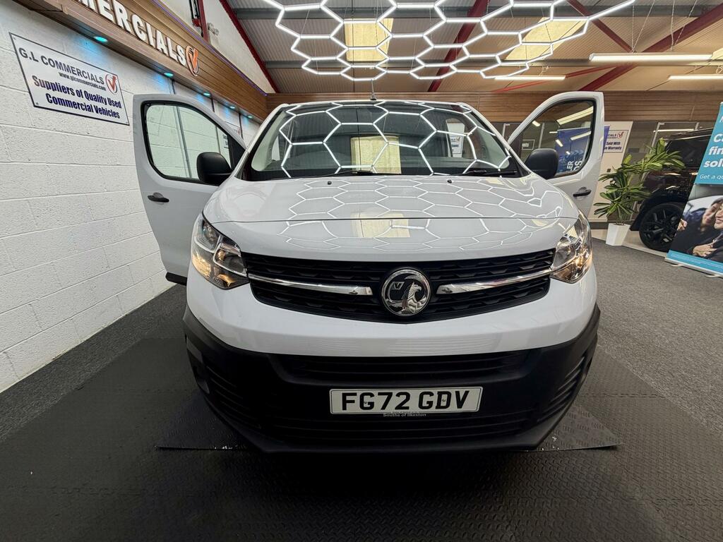 Vauxhall Vivaro Dynamic White #2