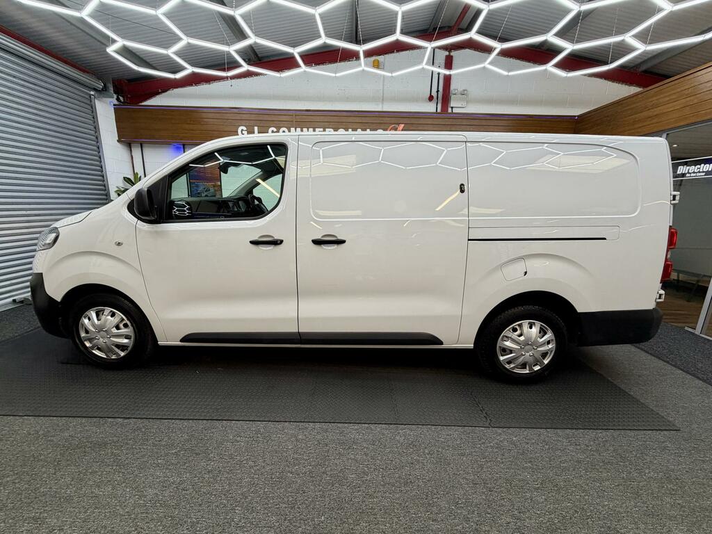 Vauxhall Vivaro 1.5 Turbo D 2900 Dynamic Panel Van 6Dr Manu DY72OOE White #2