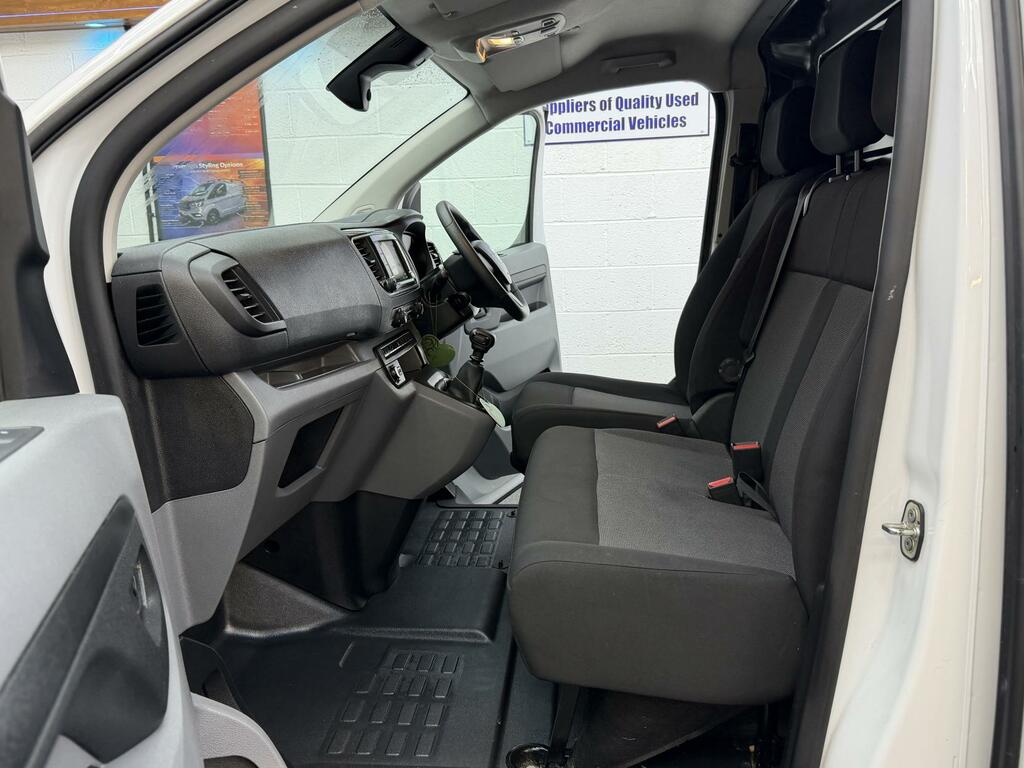 Vauxhall Vivaro 1.5 Turbo D 2900 Dynamic Panel Van 6Dr Manu DY72OHJ White #6
