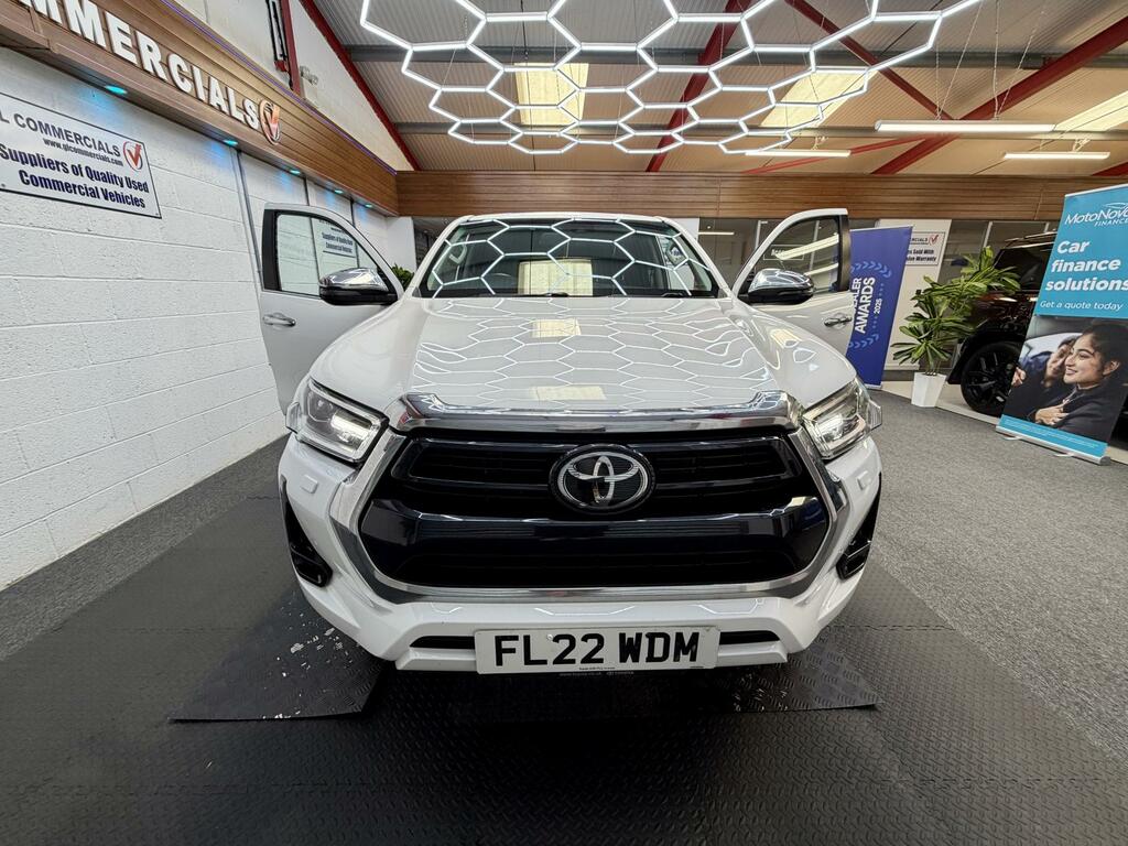 Toyota HILUX 2.4 Invincible Pickup 2020 - White #3