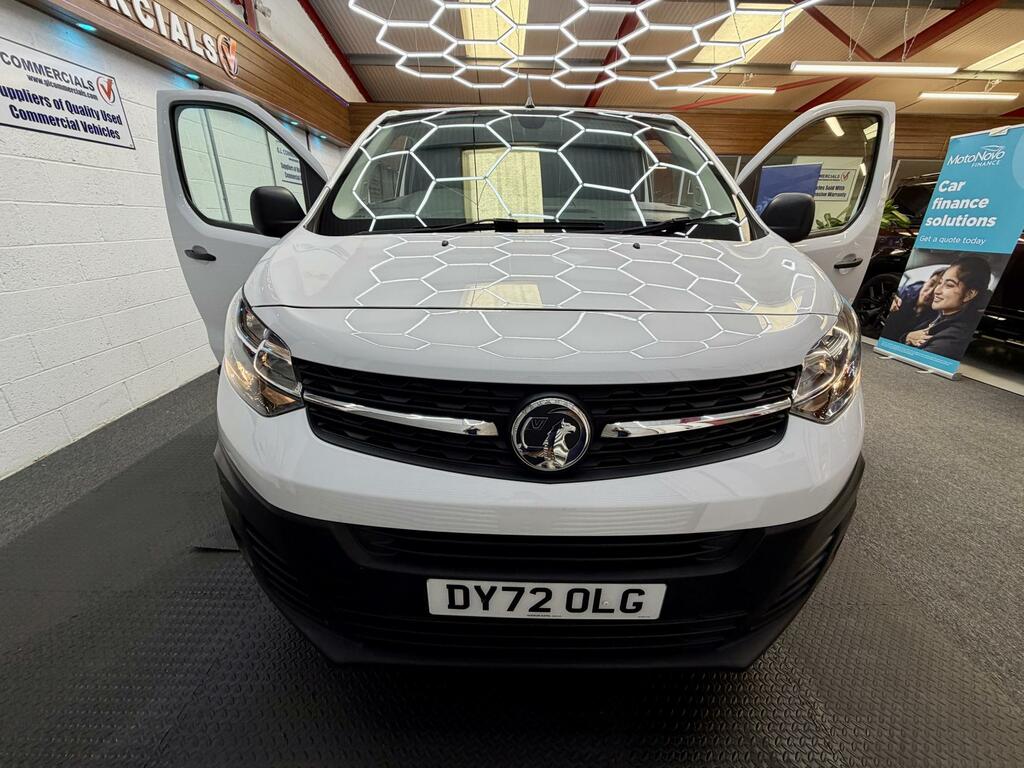 Vauxhall Vivaro Dynamic White #3