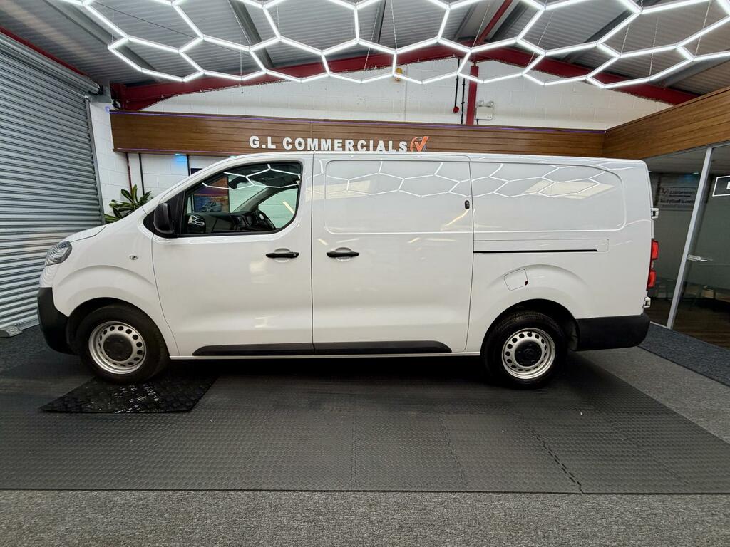 Vauxhall Vivaro Dynamic White