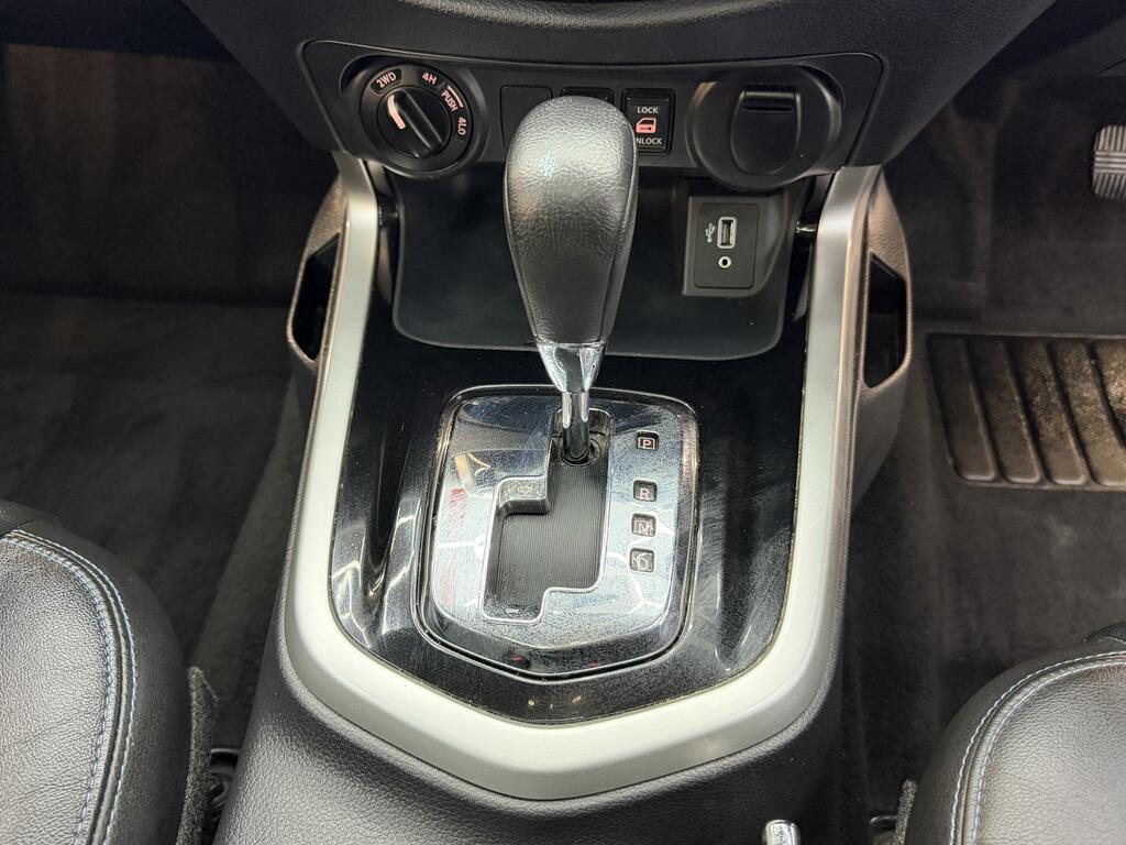 Nissan Navara N-guard Black #4
