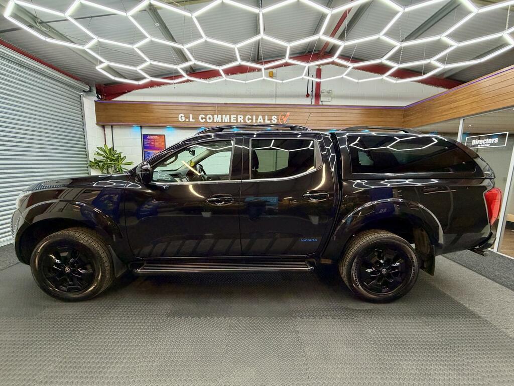 Nissan Navara N-guard Black