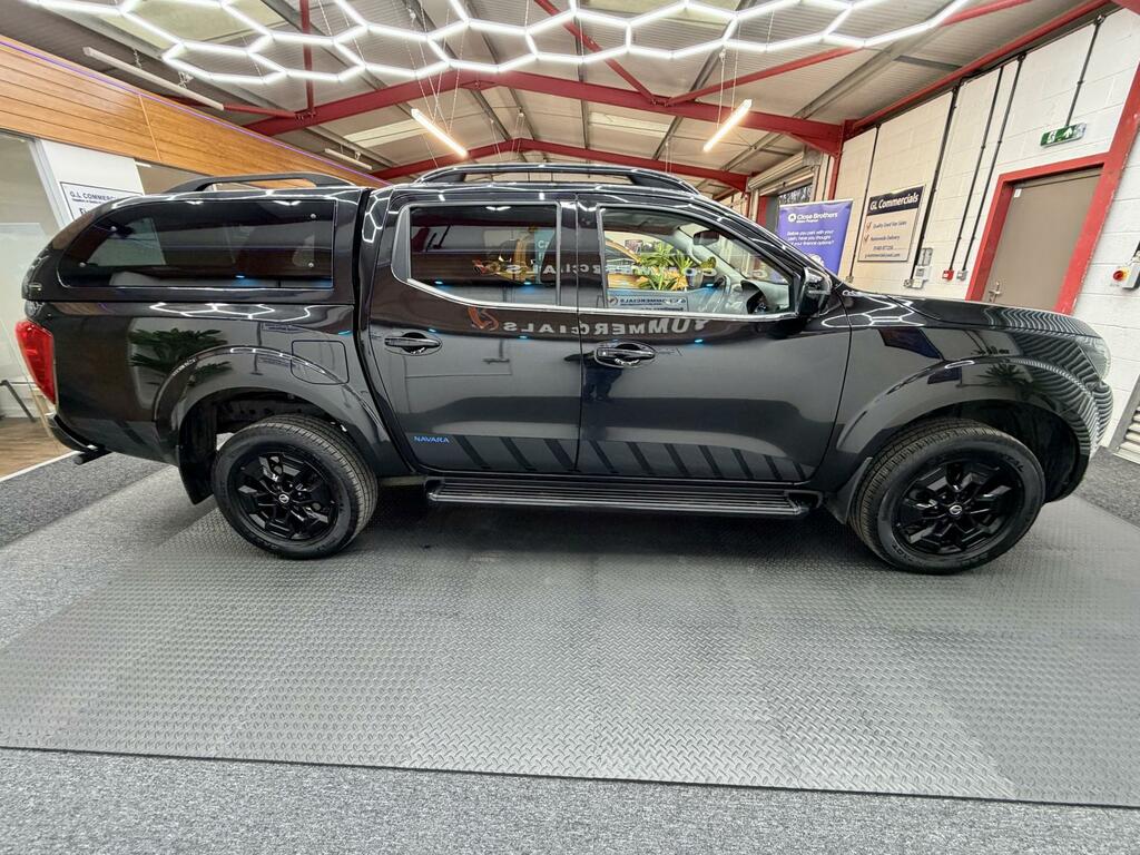 Nissan Navara N-guard Black #2