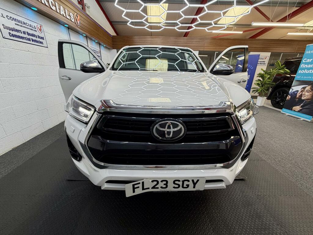 Toyota HILUX 2.4 D-4d Invincible Pickup Double Cab A FL23SGY White #3