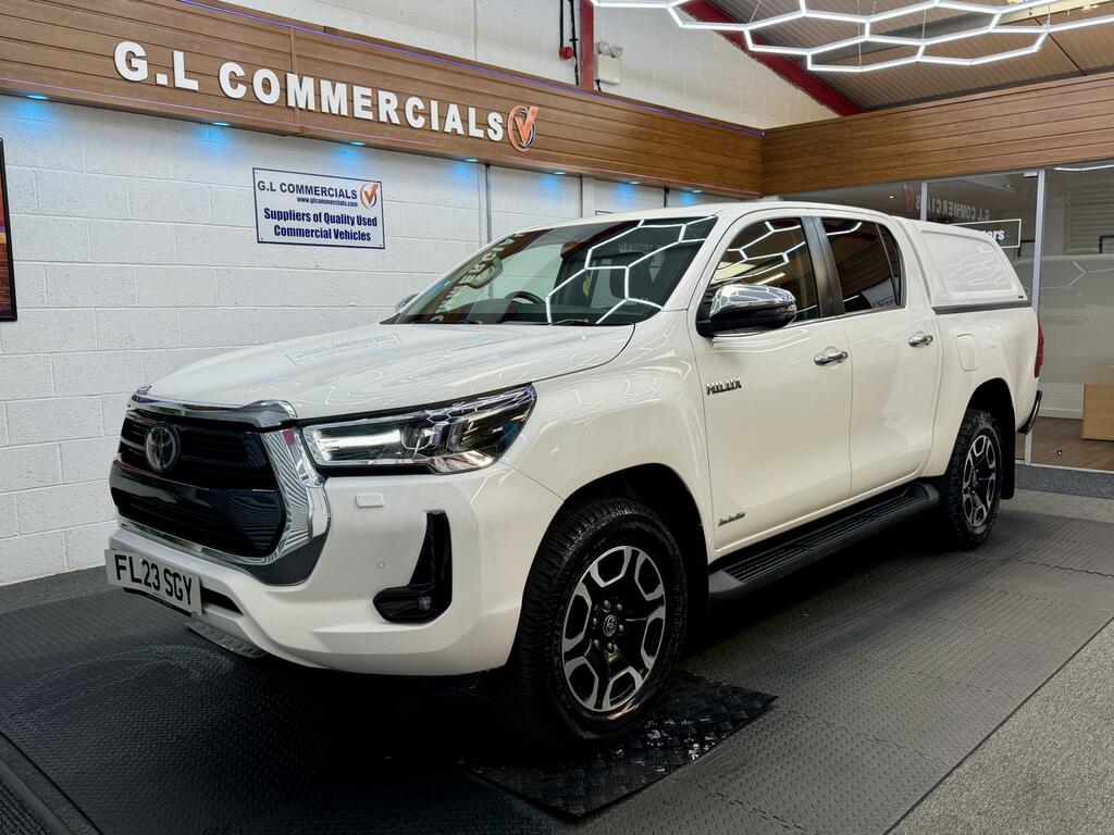 Toyota HILUX 2.4 D-4d Invincible Pickup Double Cab A FL23SGY White