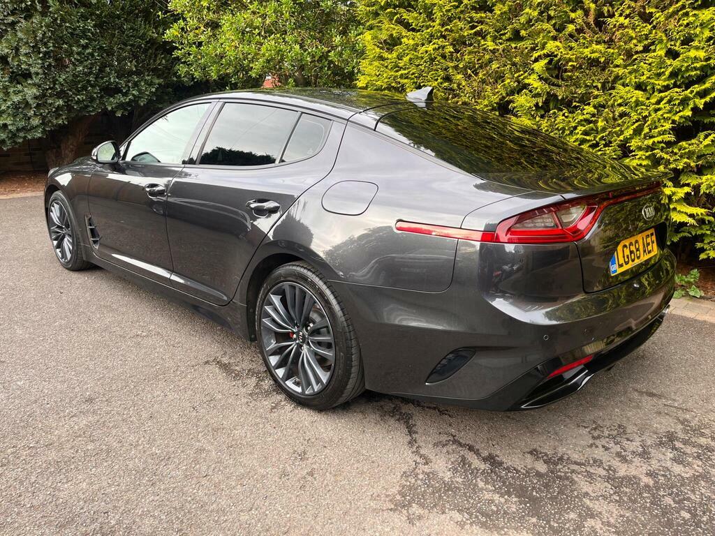 Kia Stinger Saloon Red #8