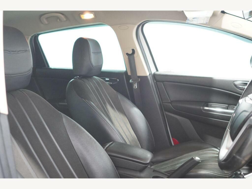 Chrysler Delta M-jet Se 5-Door White #19