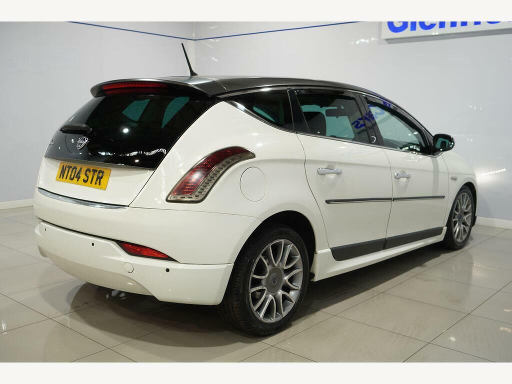 Chrysler Delta M-jet Se 5-Door White #8
