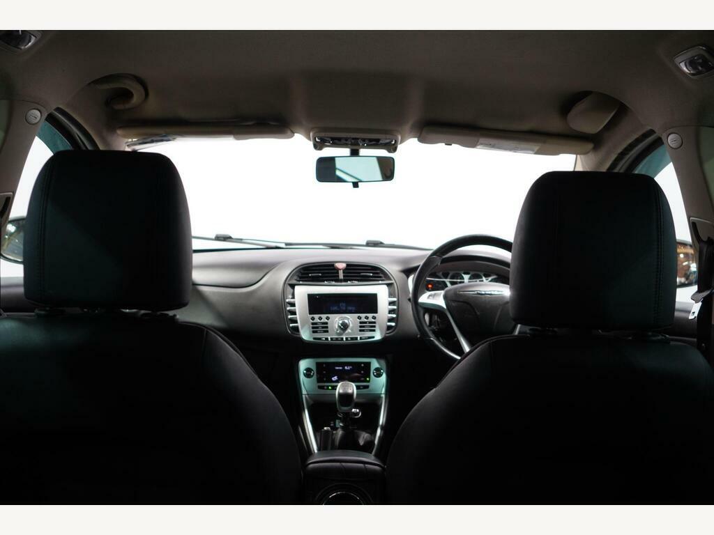 Chrysler Delta M-jet Se 5-Door White #16