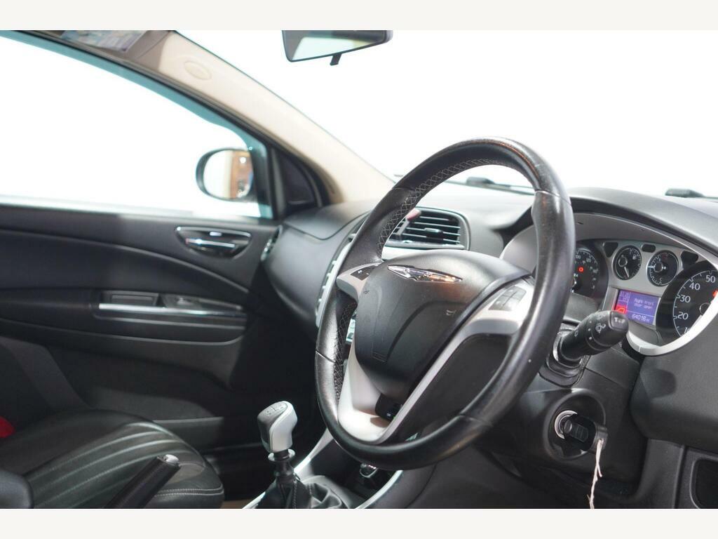 Chrysler Delta M-jet Se 5-Door White #18