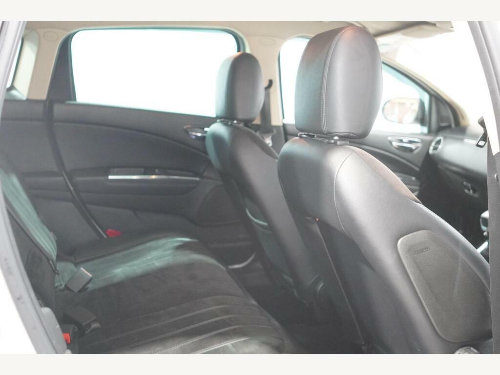 Chrysler Delta M-jet Se 5-Door White #17
