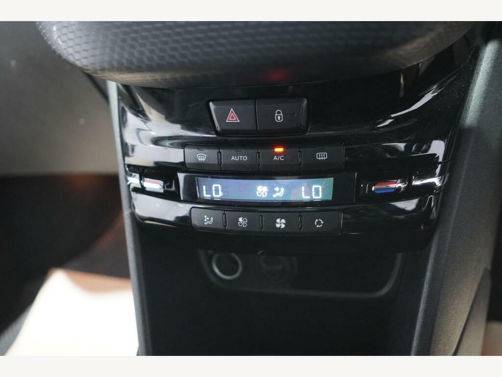 Peugeot 208 1.2 Active Silver #17