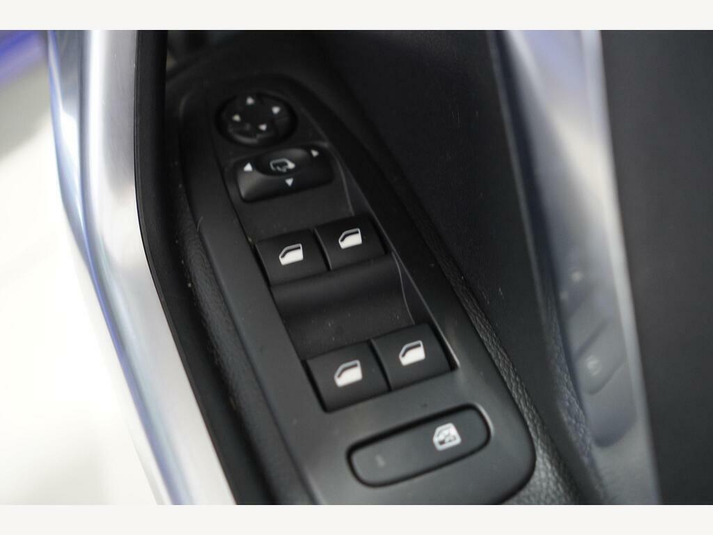 Peugeot 208 1.2 Active Silver #22