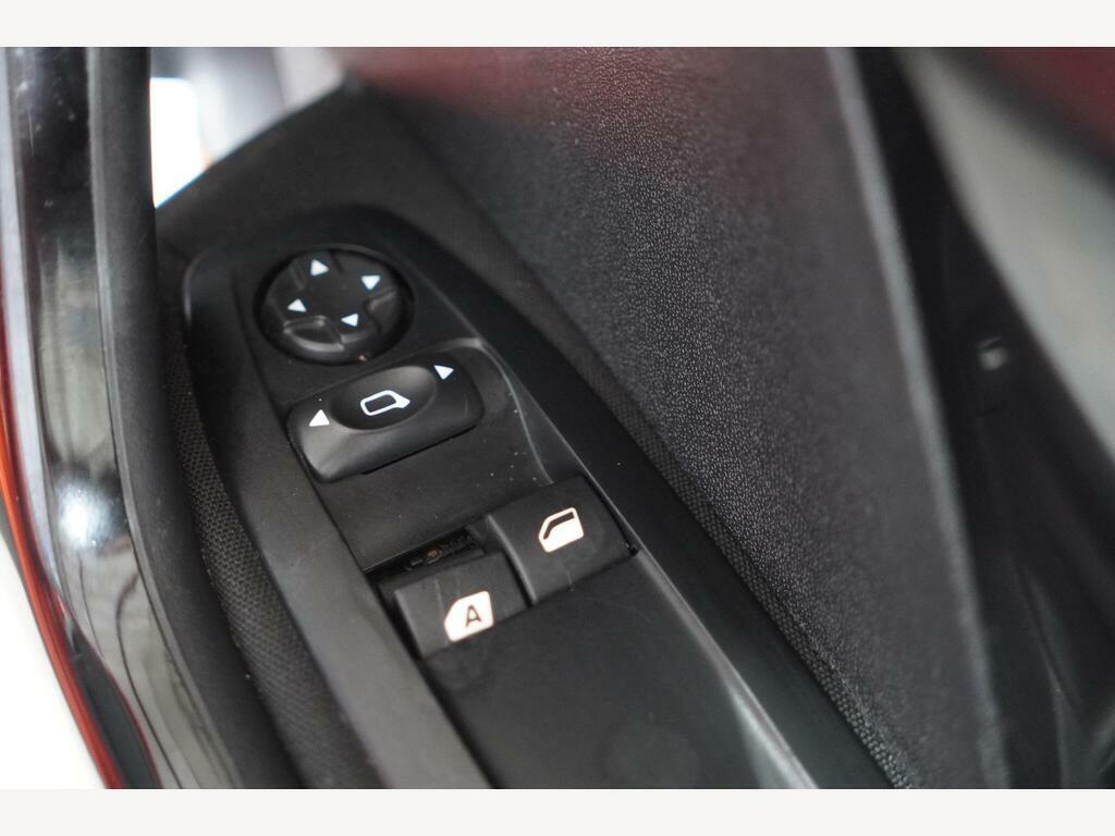 Peugeot 208 Puretech Active White #19