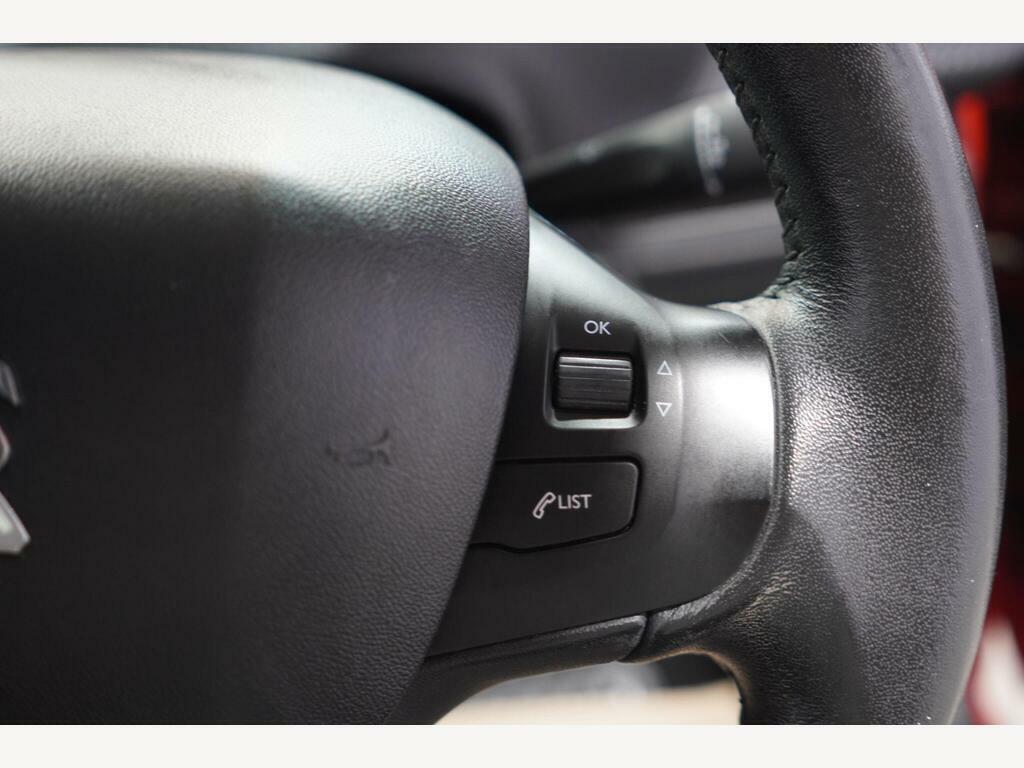 Peugeot 208 Puretech Active White #17