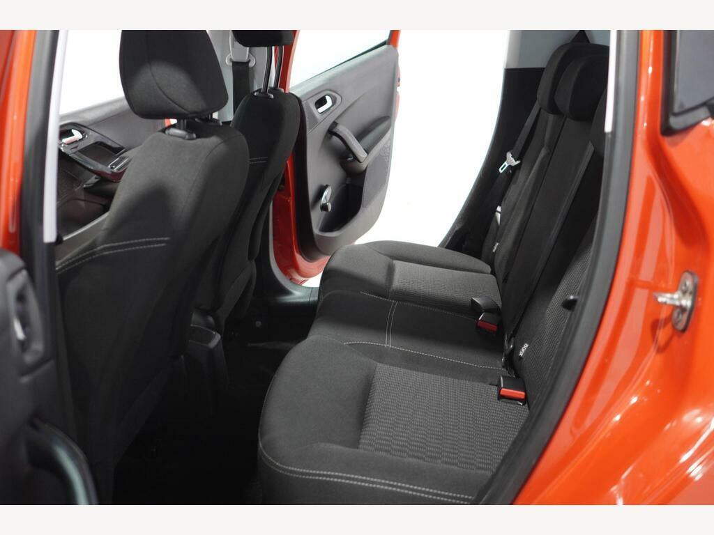 Peugeot 208 Puretech Active White #9