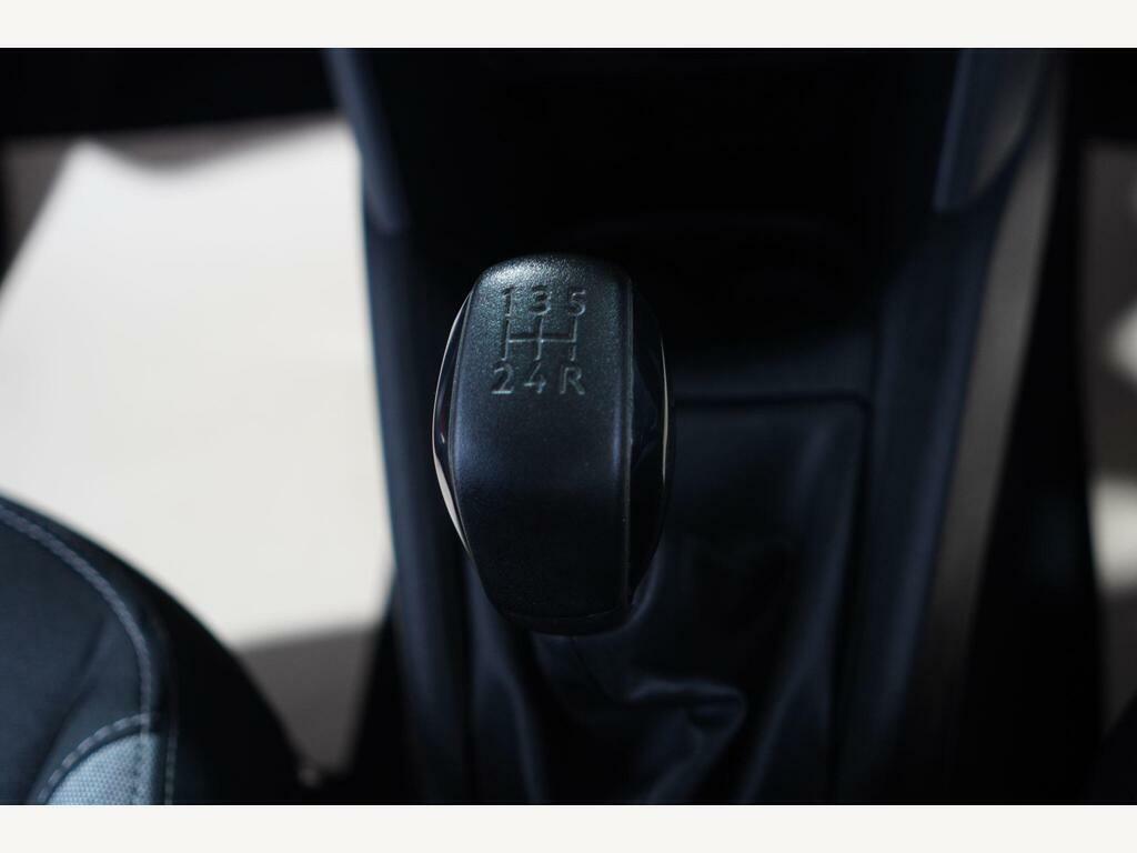Peugeot 208 Puretech Active White #18