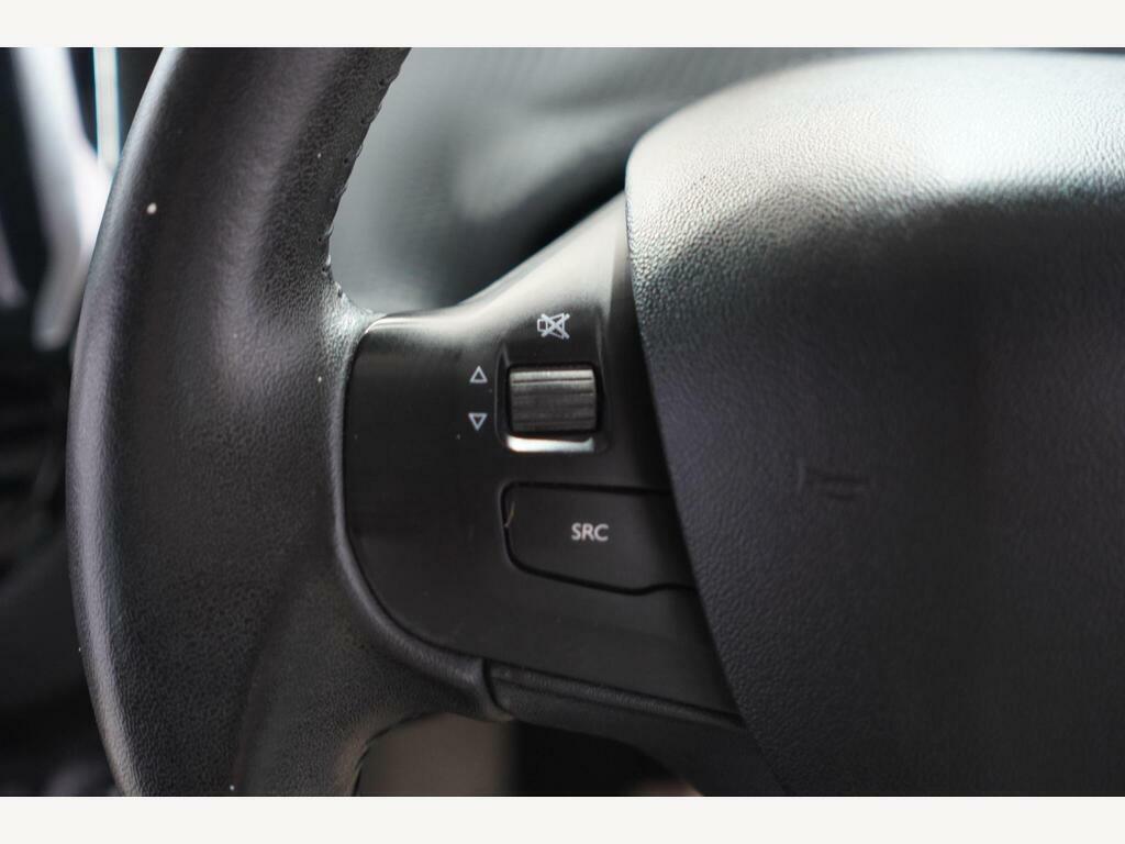 Peugeot 208 Puretech Active White #16