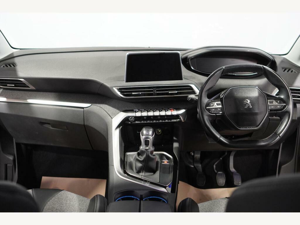 Peugeot 3008 1.2 Puretech Active Red #13