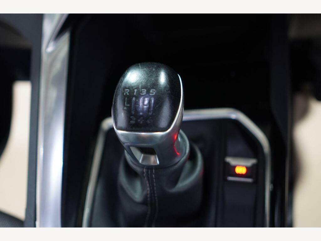 Peugeot 3008 1.2 Puretech Active Red #18