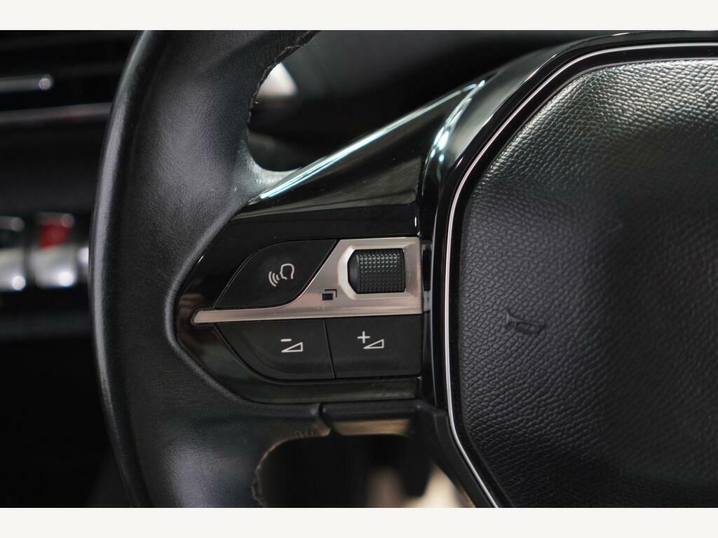 Peugeot 3008 1.2 Puretech Active Red #16