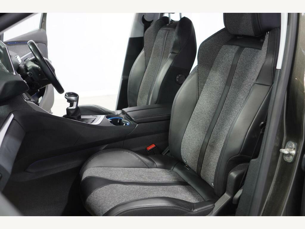 Peugeot 3008 1.2 Puretech Active Red #9