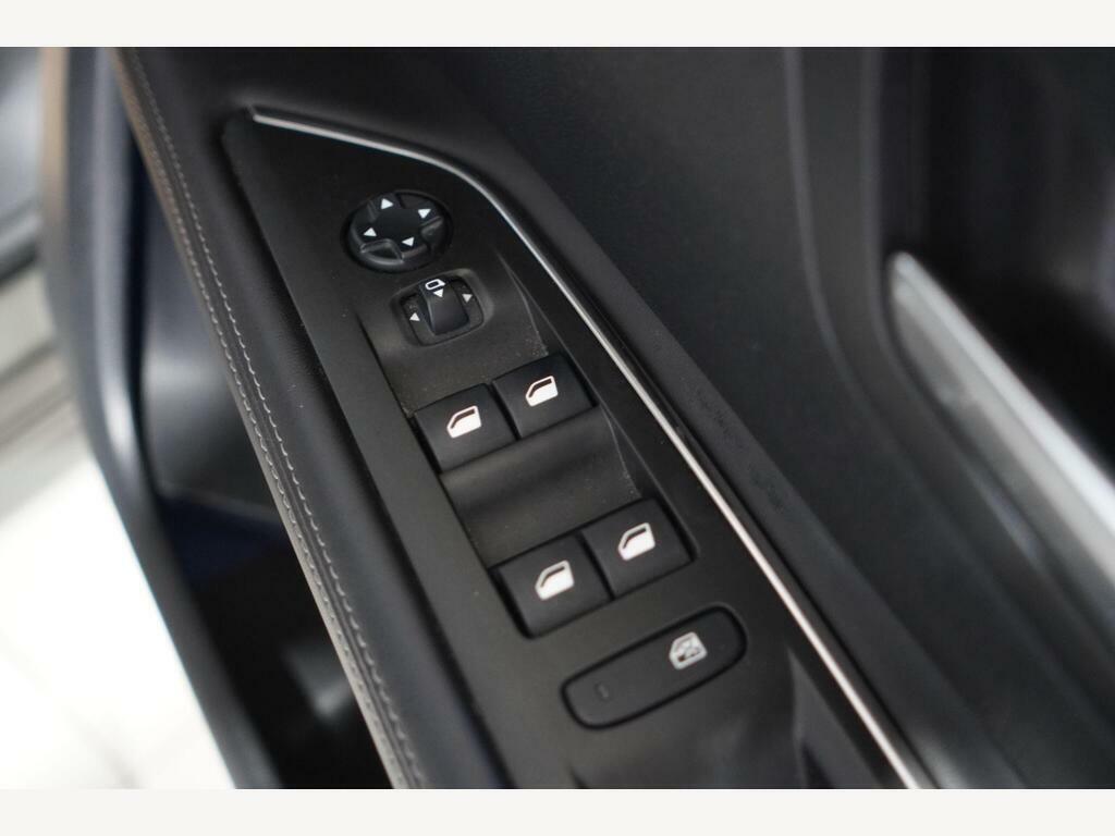 Peugeot 3008 1.2 Puretech Active Red #20