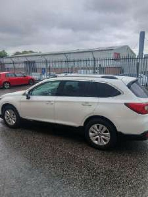 Subaru Outback Estate 2.0 D Se 2015 White #4